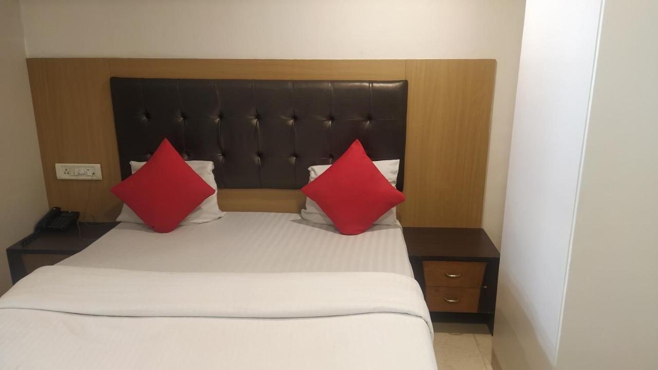 Hotel Palm Star Belapurpada Ngoại thất bức ảnh