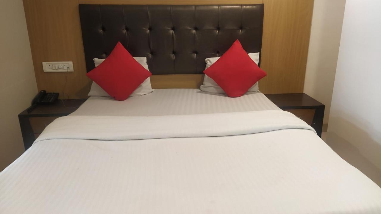 Hotel Palm Star Belapurpada Ngoại thất bức ảnh